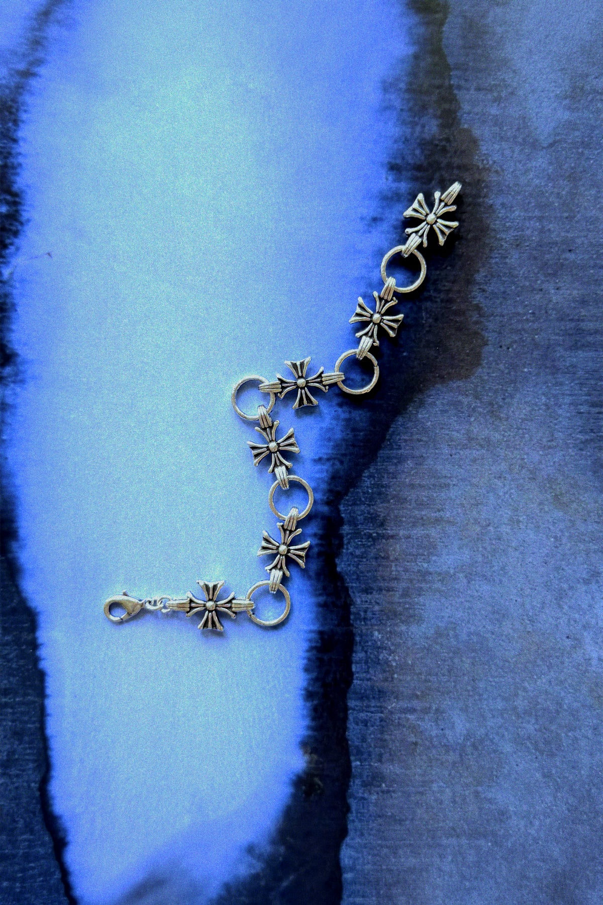 CAS DEIÀ LA CRUZ BRACELET, handcrafted bracelet with a silver finish
