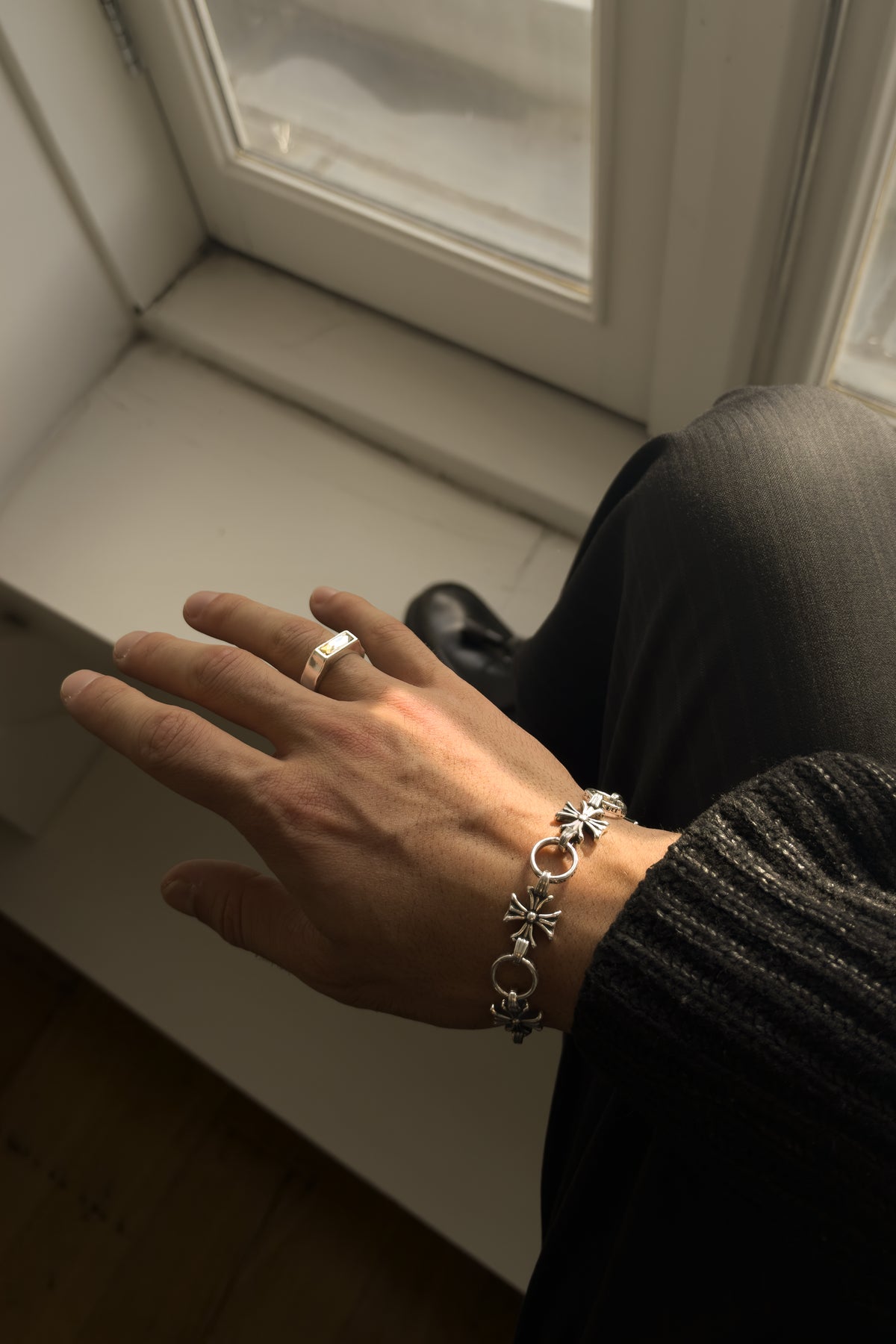 CAS DEIÀ SELENE RING CHAMPAGNE, handcrafted ring with a silver finish, detail