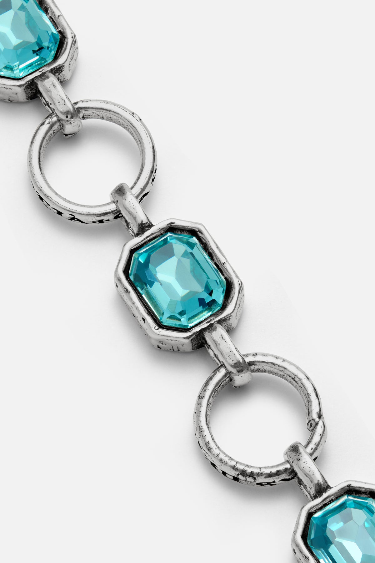 CAS DEIÀ CATALINA NECKLACE AQUAMARINE, close-up of the aquamarine stones, silver finish