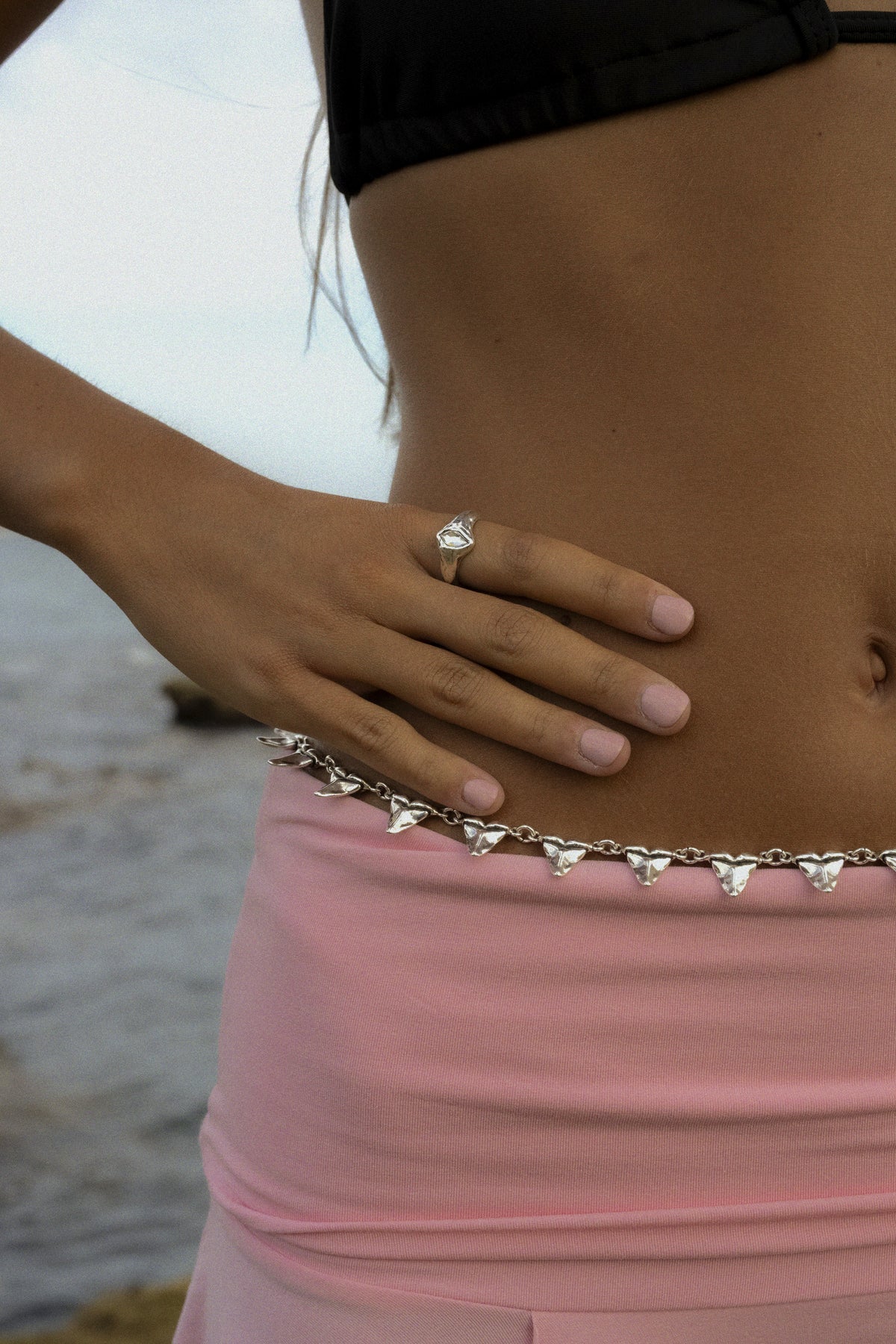 CAS DEIÀ GOTA RING CLEAR CRYSTAL worn on the hand, silver finish