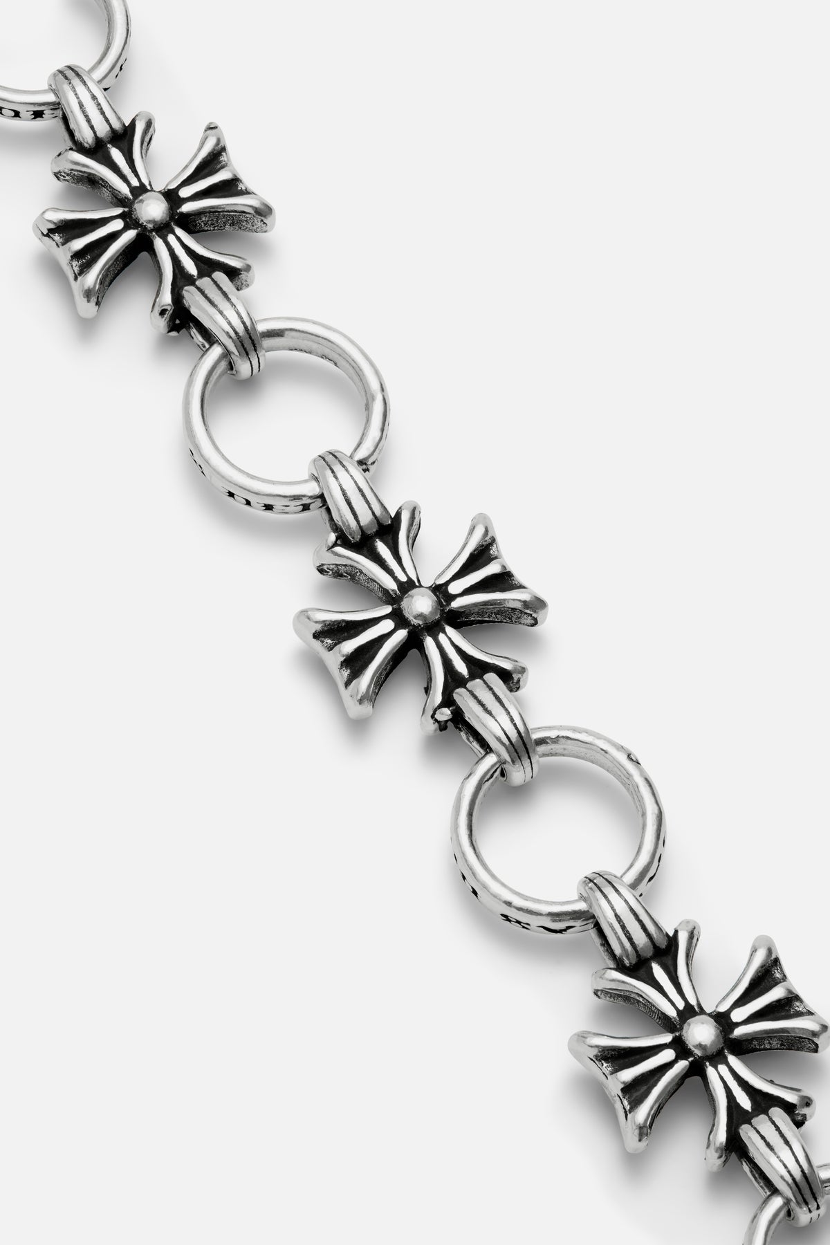 CAS DEIÀ LA CRUZ BRACELET, close-up of the crosses, silver finish