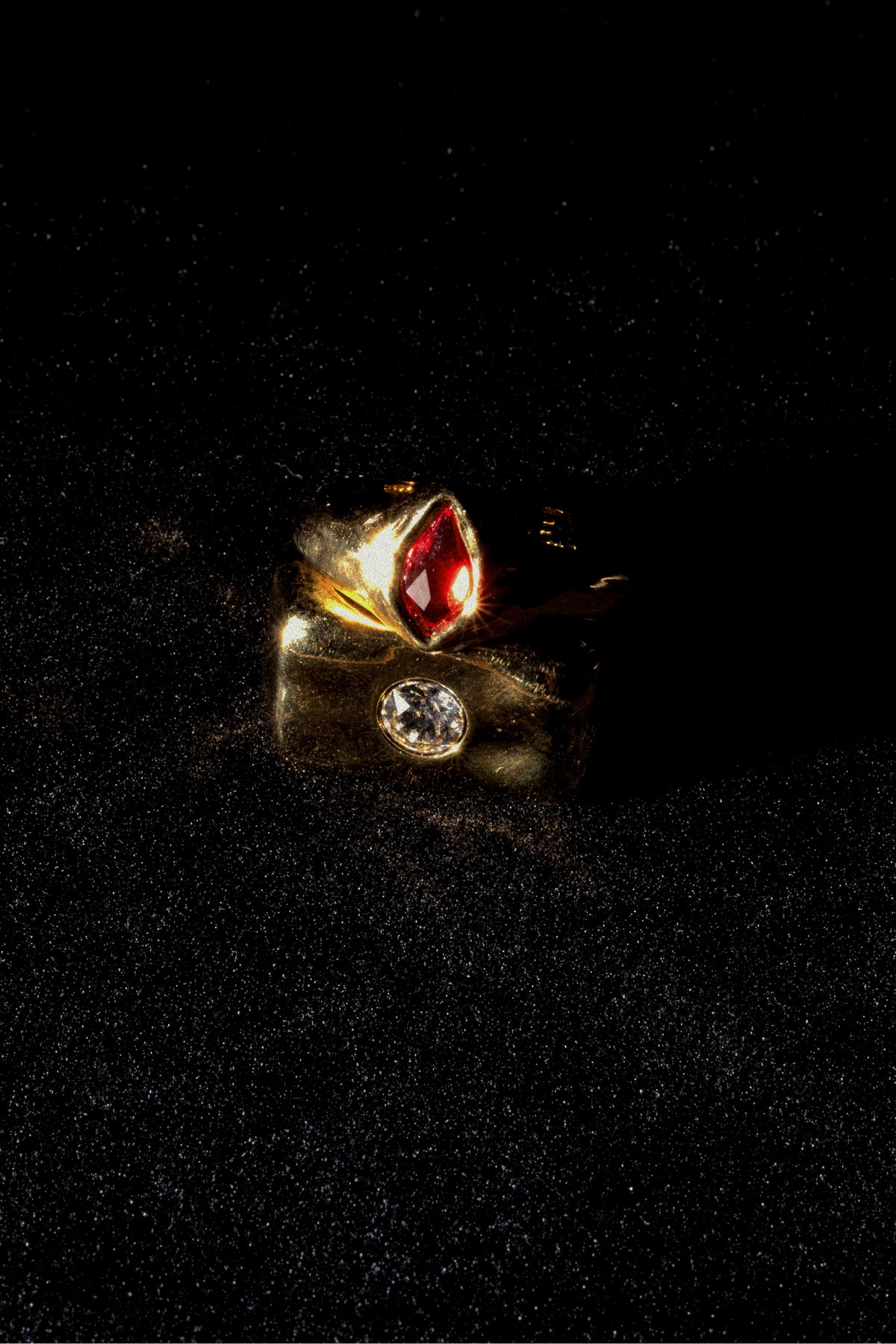 CAS DEIÀ GOTA RING RED with other CAS DEIÀ rings, gold finish