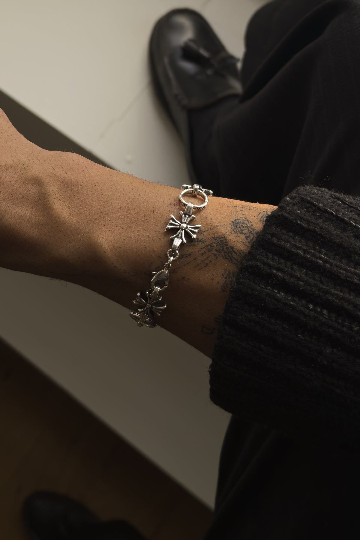 CAS DEIÀ LA CRUZ BRACELET, handcrafted bracelet with a silver finish