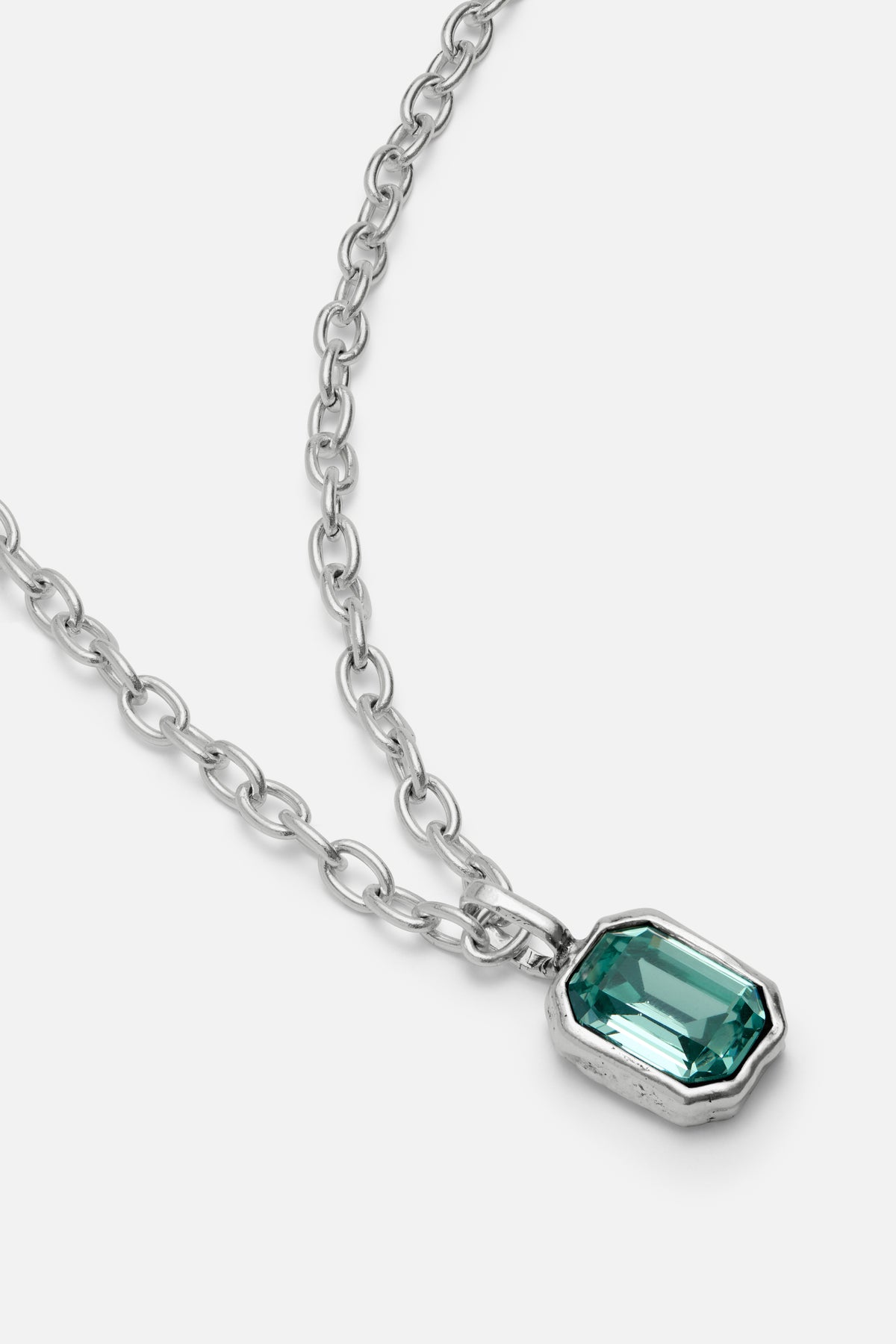 CAS DEIÀ CAPRI NECKLACE, close-up of the green stone pendant