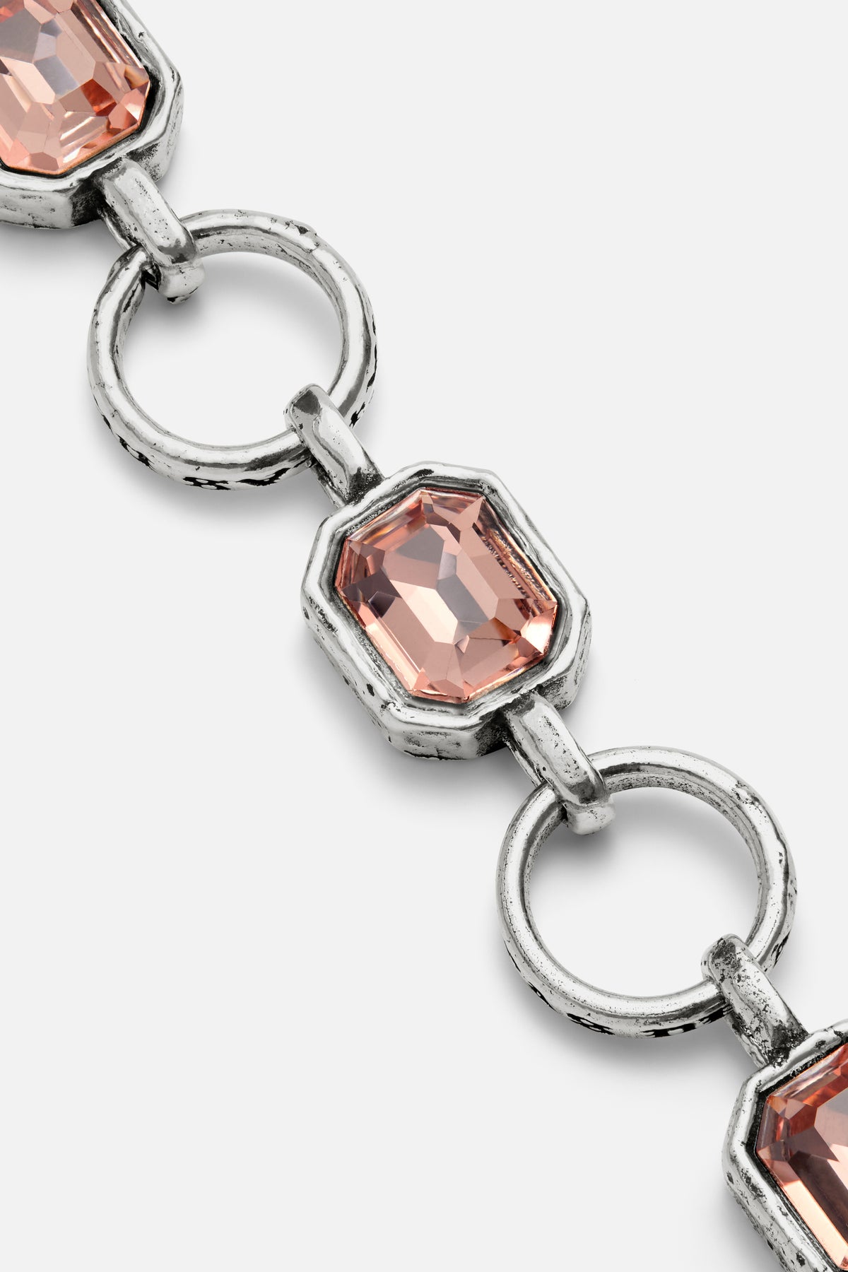 CAS DEIÀ CATALINA NECKLACE LIGHT PEACH, close-up of the light peach stones, silver finish
